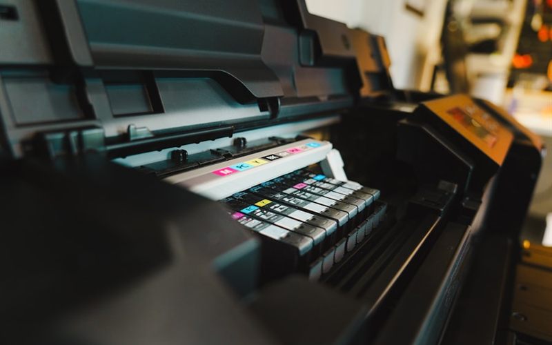 Yazıcı kartuş yuvası ve renkli toner kartuşları